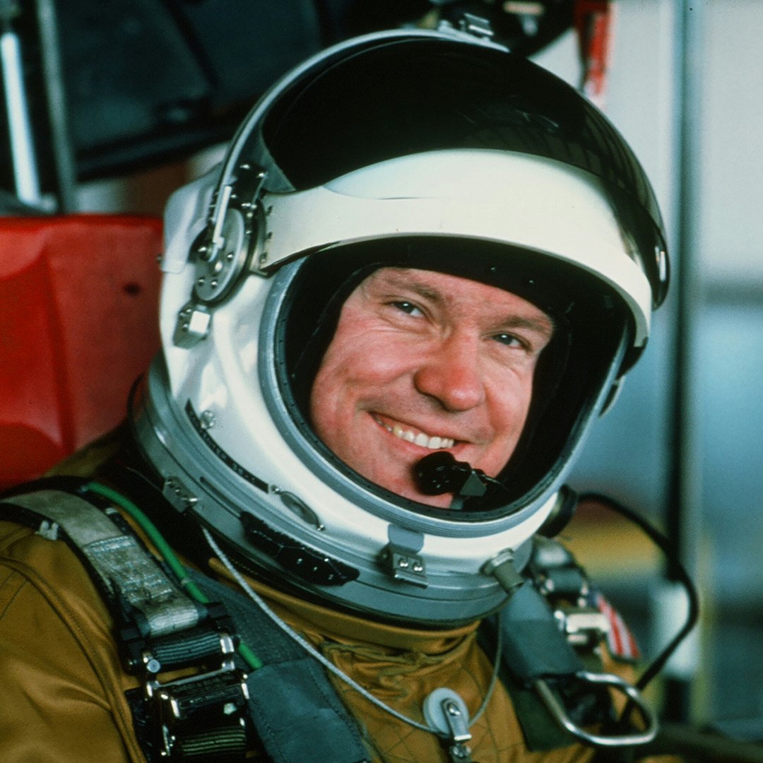 BuzSR71cckpit 1080x1080.jpg